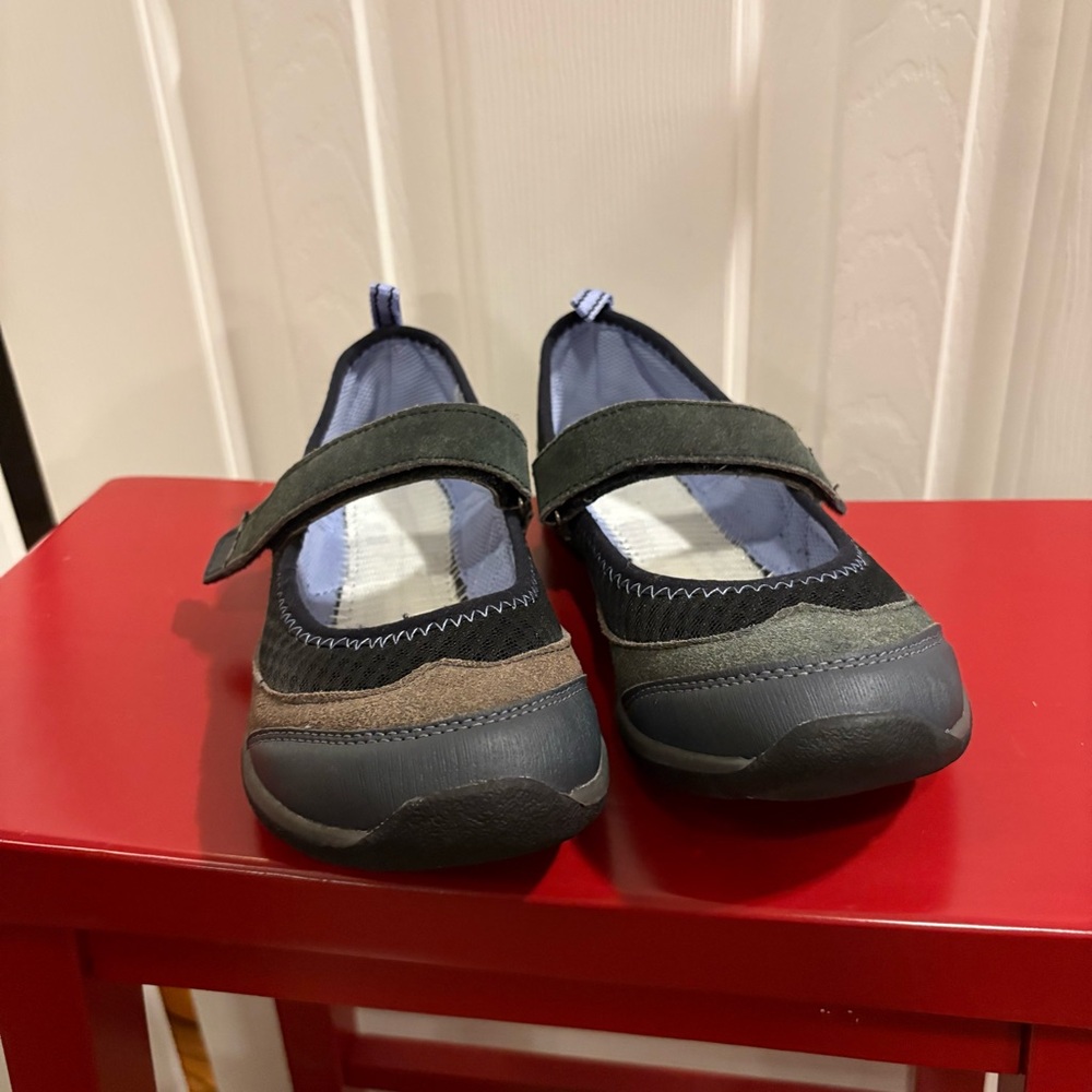 Lands End Mary Jane Shoes Womens 8 Gray Brown Suede Adjustable Strap Slipon Shoe